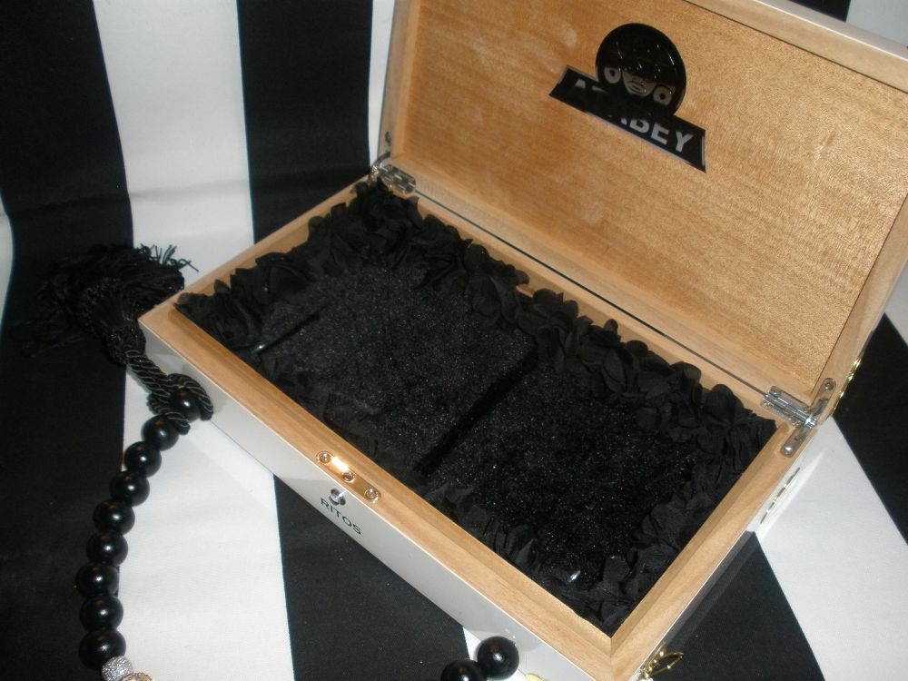 CC Brooch with Nautical Stripe Cigar Box Purse - Image 8