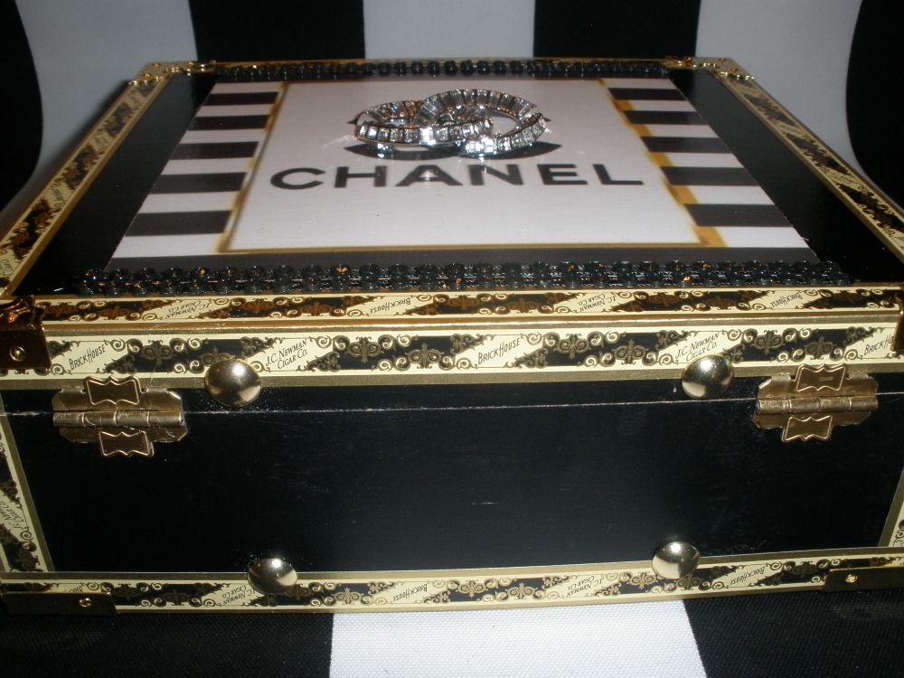 SOLD CC Brooch on Nautical Stripe Cigar Box Purse - Image 6