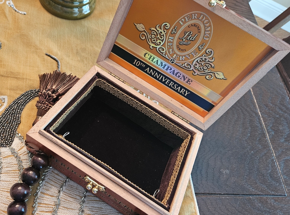 Brown Tapestry Cigar Box Purse - Image 6