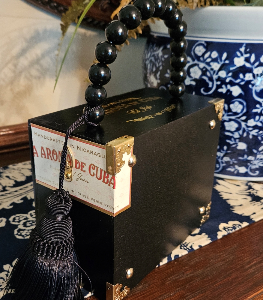Tampa Girl Cigar Box Purse - Image 4