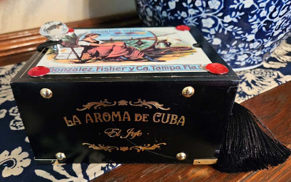 Tampa Girl Cigar Box Purse - Image 6