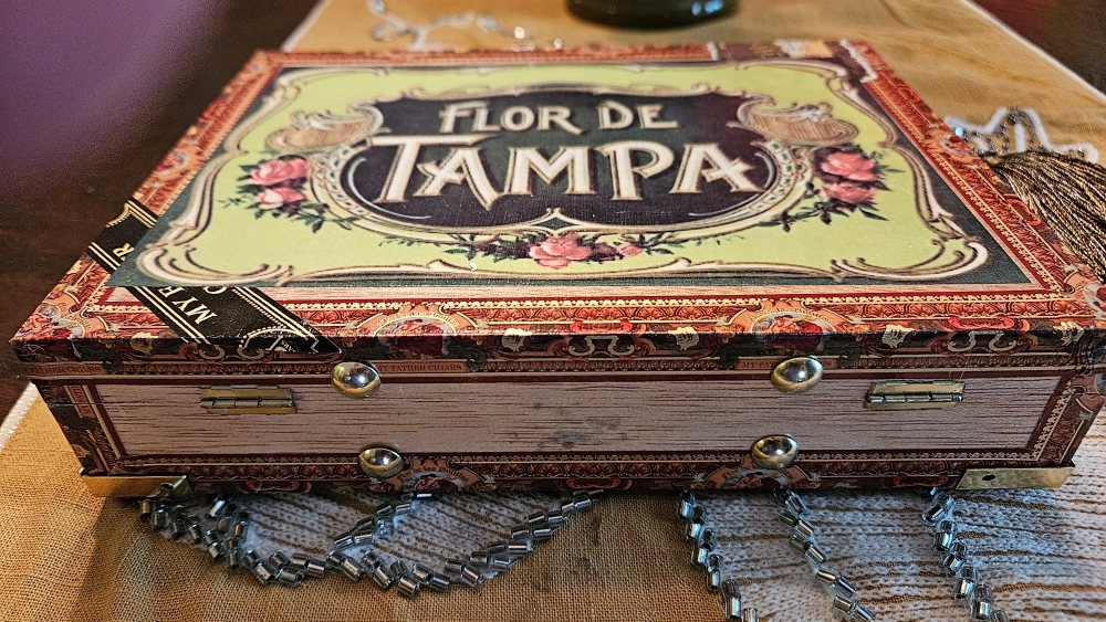 Flor de Tampa Cigar Box Purse - Image 6