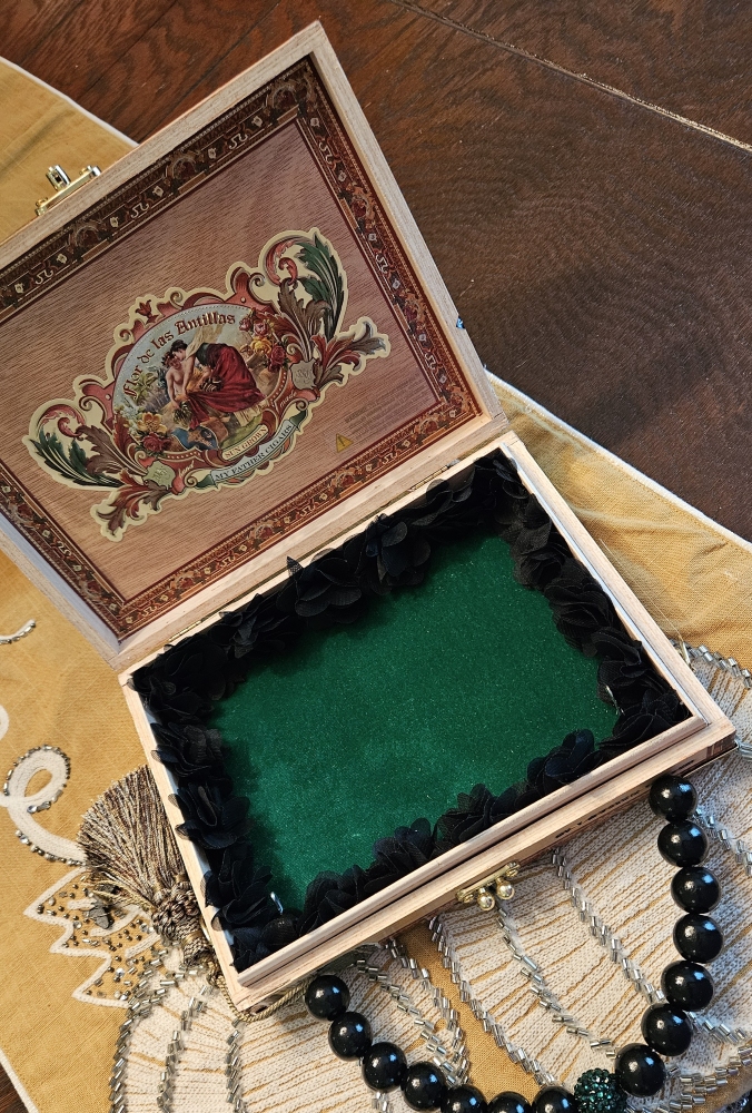 Flor de Tampa Cigar Box Purse - Image 7