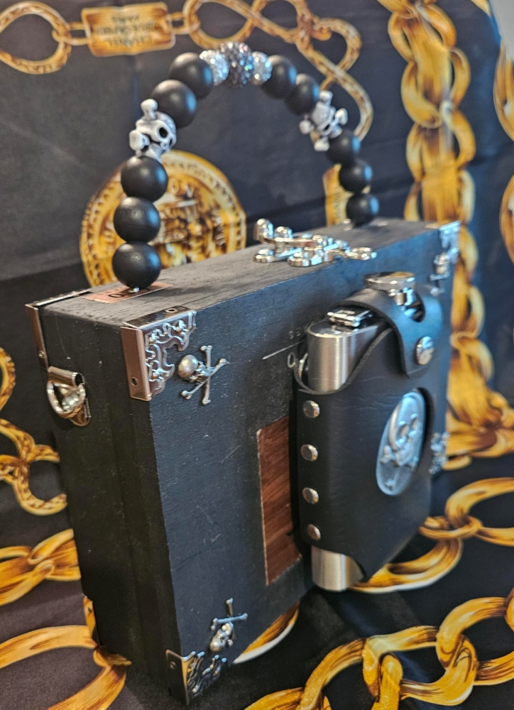 Gasparilla Diesel Skull Flask Cigar Box Purse - Image 5
