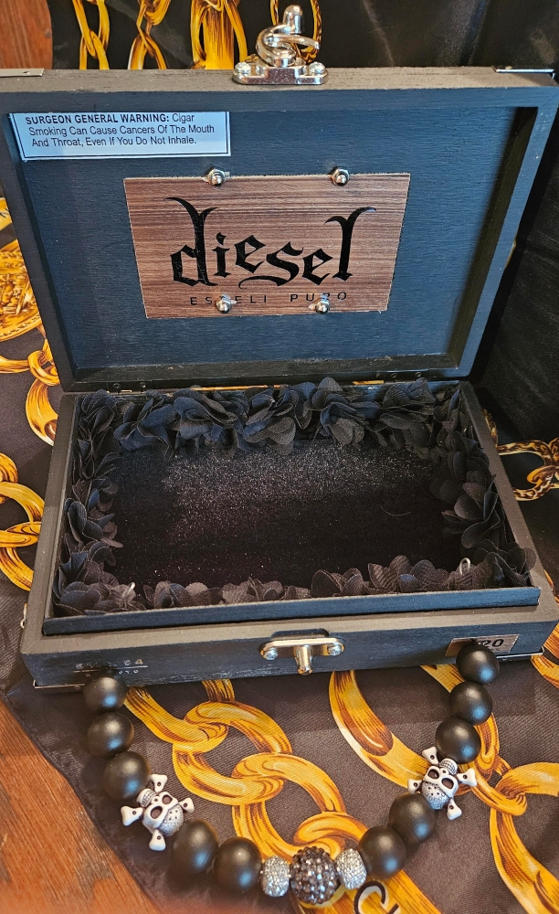 Gasparilla Diesel Skull Flask Cigar Box Purse - Image 7