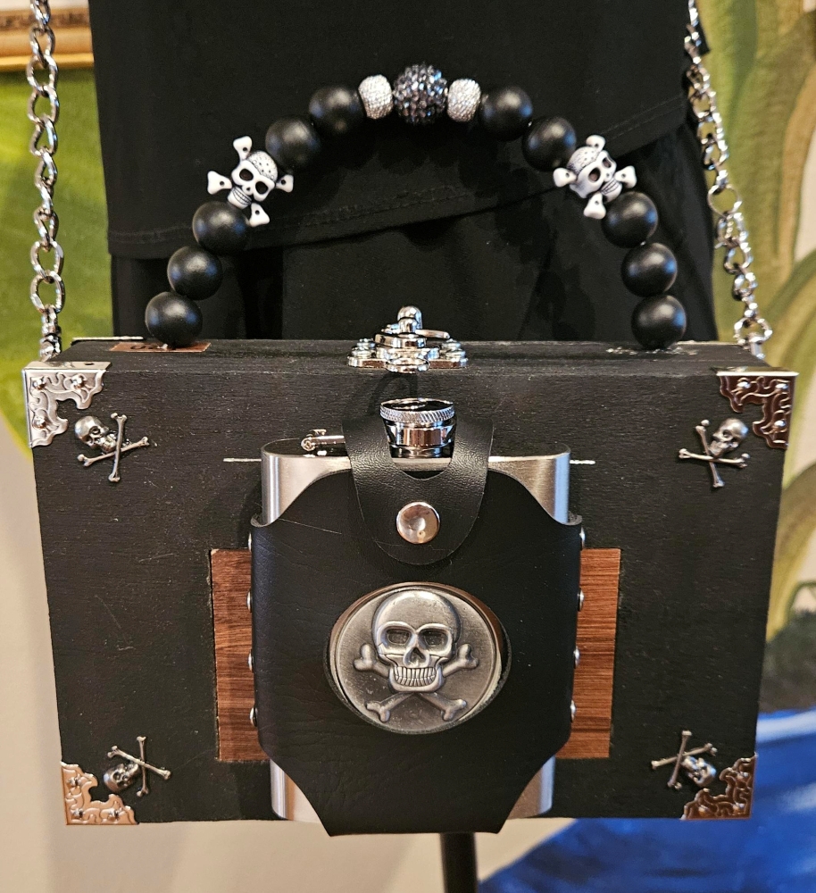 Gasparilla Diesel Skull Flask Cigar Box Purse - Image 9