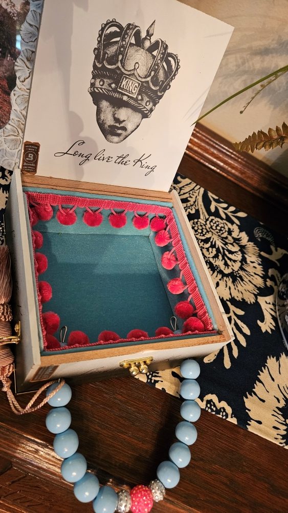 Kentucky Derby Cigar Box Purse - Image 8