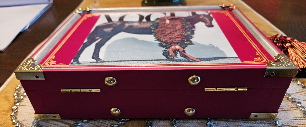 Vogue Cover Run For the Roses Kentucky Derby Cigar Box Purse - Image 6