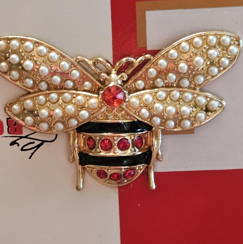 Gucci Bee Romeo y Julieta Cigar Box Purse - Image 4