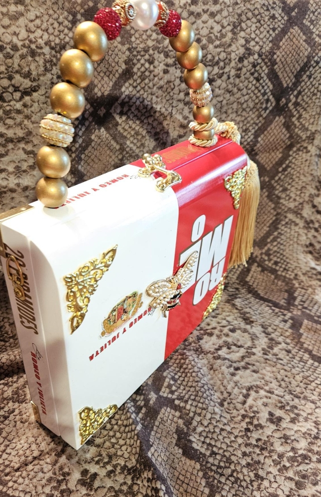 Gucci Bee Romeo y Julieta Cigar Box Purse - Image 7