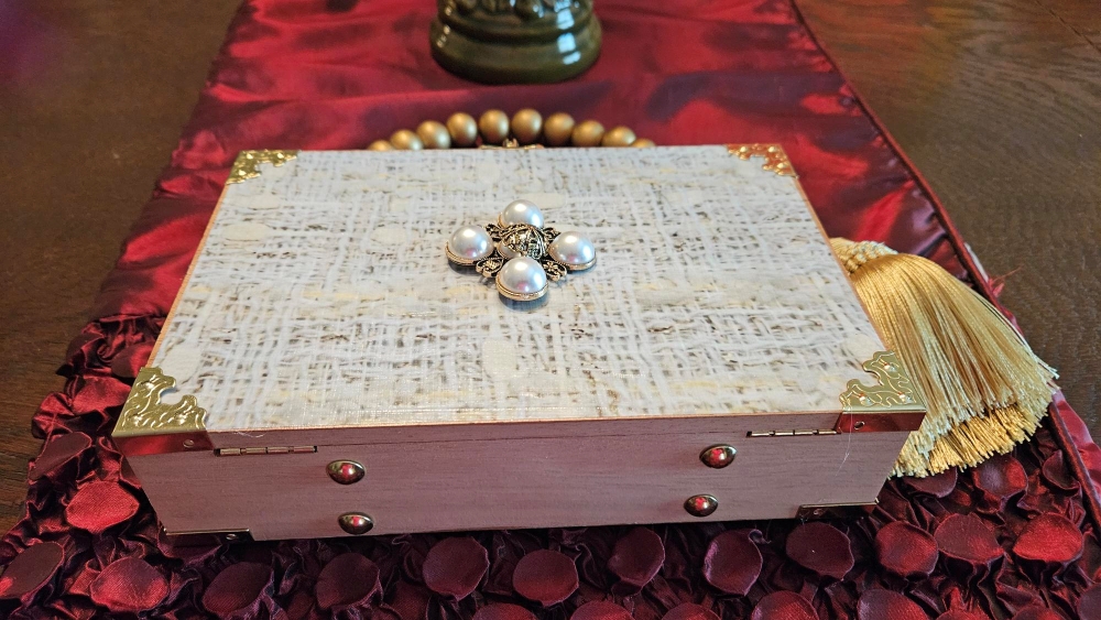 Pearl Maltese Cross on Cream Boucle Tweed Cigar Box Purse - Image 6