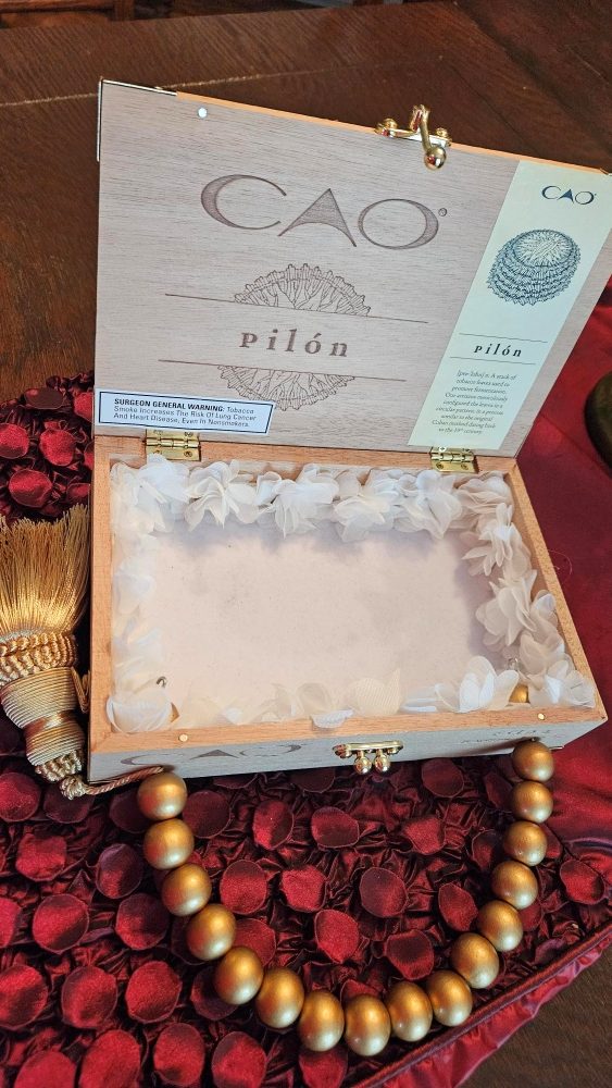 Pearl Maltese Cross on Cream Boucle Tweed Cigar Box Purse - Image 7