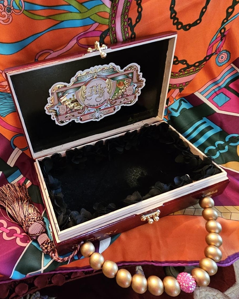 Sacred Heart and Pearl Crown Cherry Red My Father Cigar Box Purse - Image 6