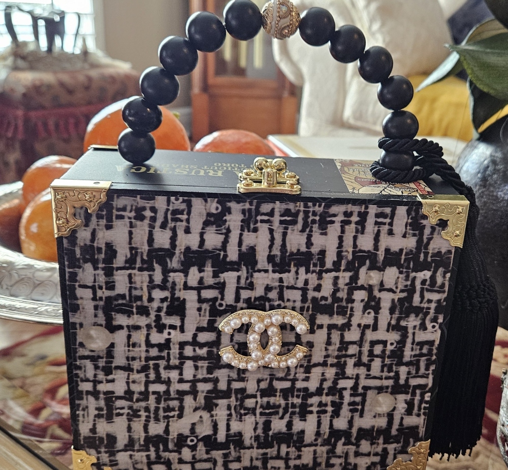 Pearl CC Brooch On Black Boucle Tweed Cigar Box Purse - Image 3