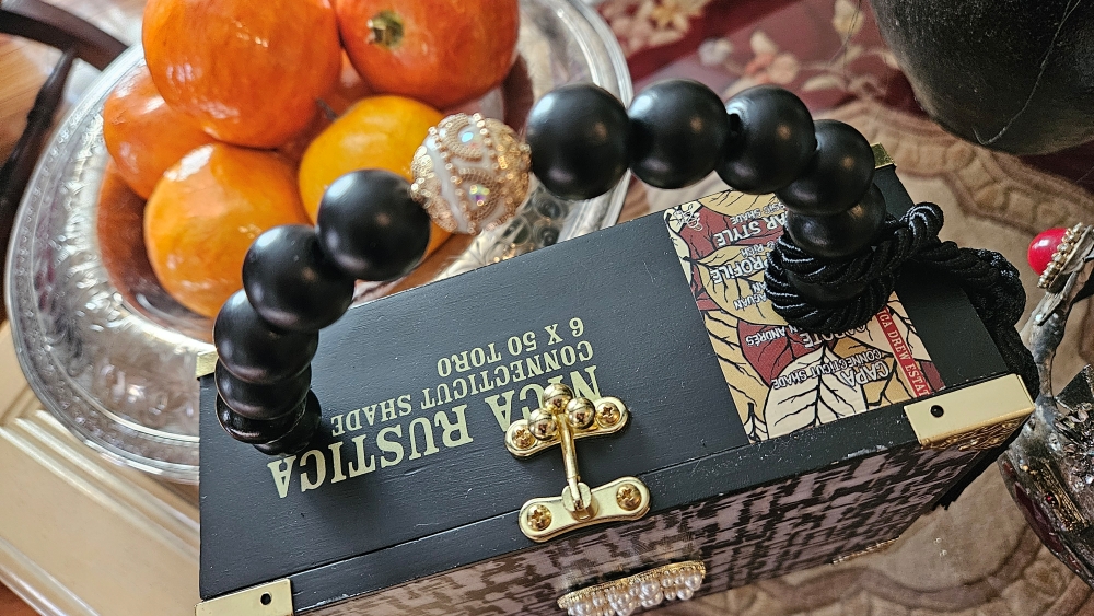 Pearl CC Brooch On Black Boucle Tweed Cigar Box Purse - Image 4