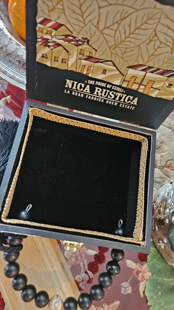 Pearl CC Brooch On Black Boucle Tweed Cigar Box Purse - Image 9