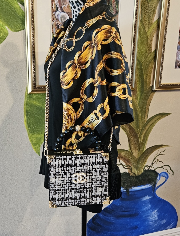 Pearl CC Brooch On Black Boucle Tweed Cigar Box Purse - Image 10