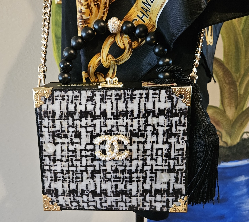 Pearl CC Brooch On Black Boucle Tweed Cigar Box Purse - Image 11