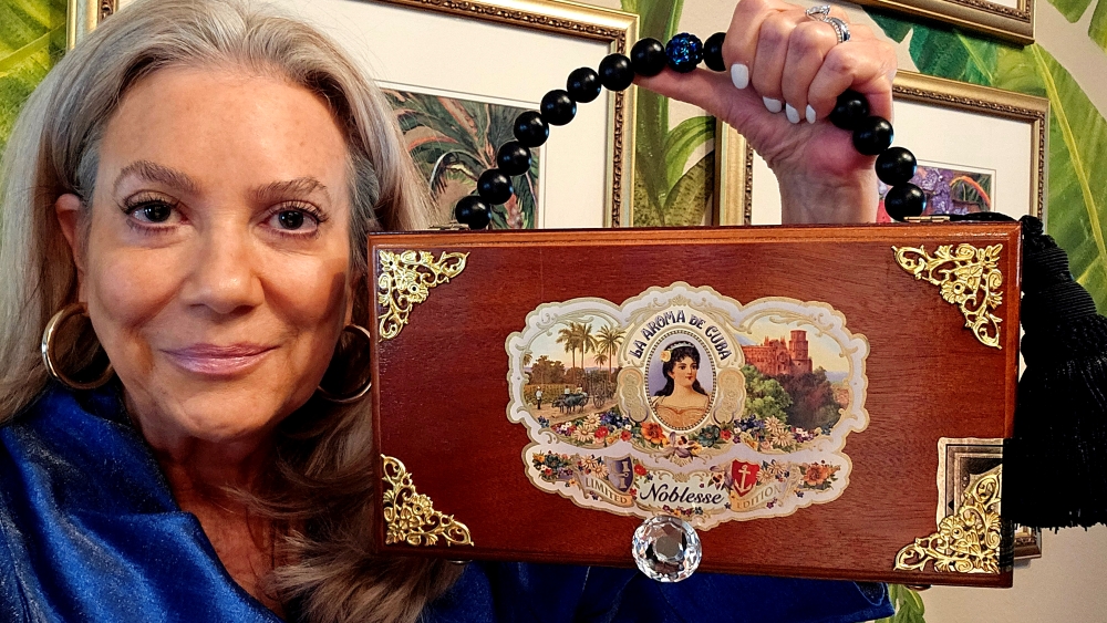 La Aroma de Cuba Noblesse Cigar Box Purse - Image 3
