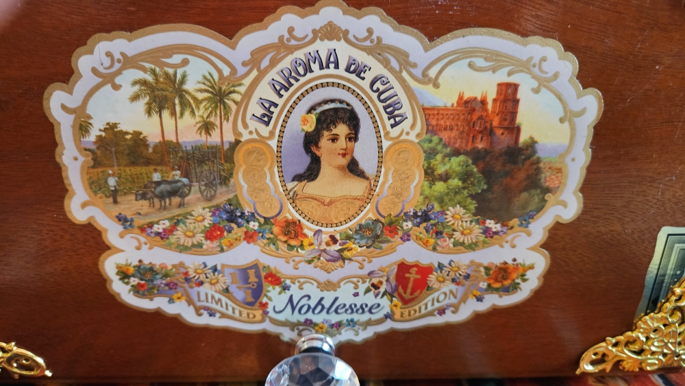 La Aroma de Cuba Noblesse Cigar Box Purse - Image 6