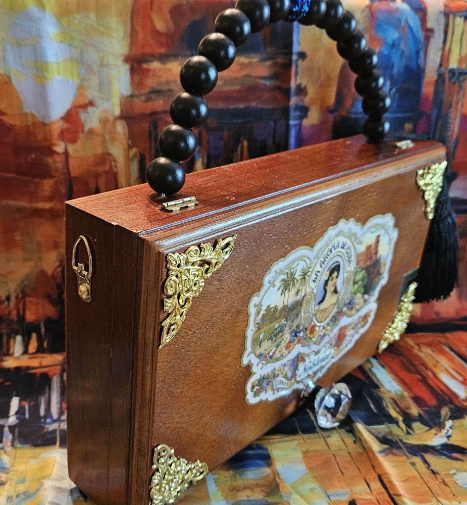 La Aroma de Cuba Noblesse Cigar Box Purse - Image 9