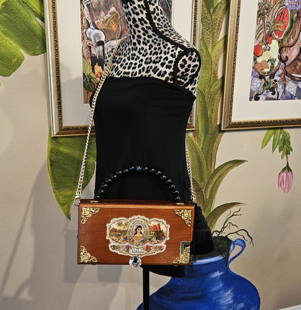 La Aroma de Cuba Noblesse Cigar Box Purse - Image 12