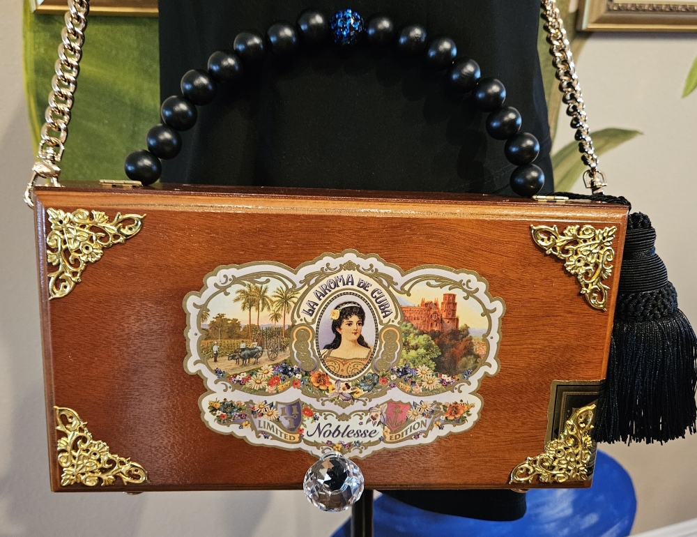 La Aroma de Cuba Noblesse Cigar Box Purse - Image 13