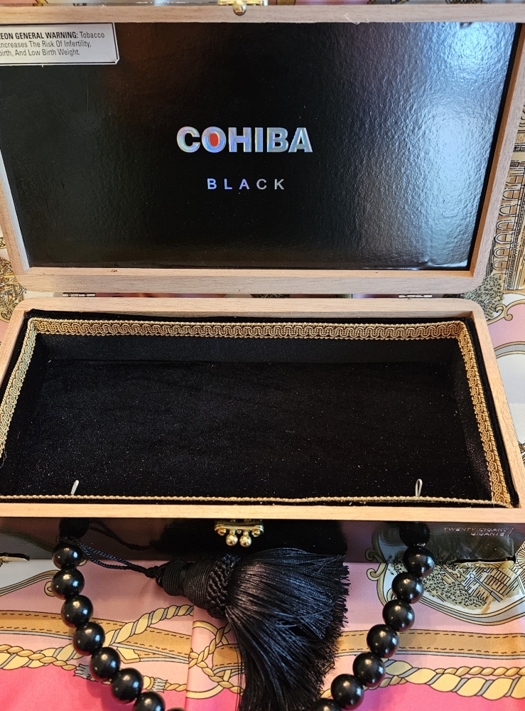 CC Brooch on Herringbone Cigar Box Purse - Image 7