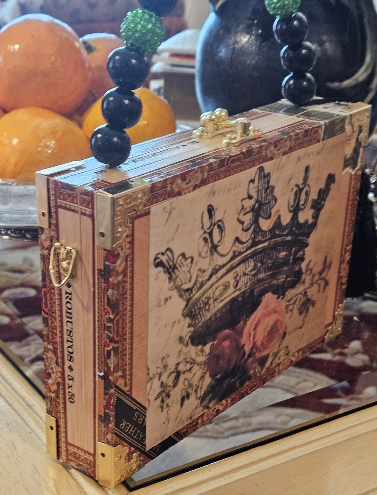 Crown and Roses Cigar Box Purse - Image 5