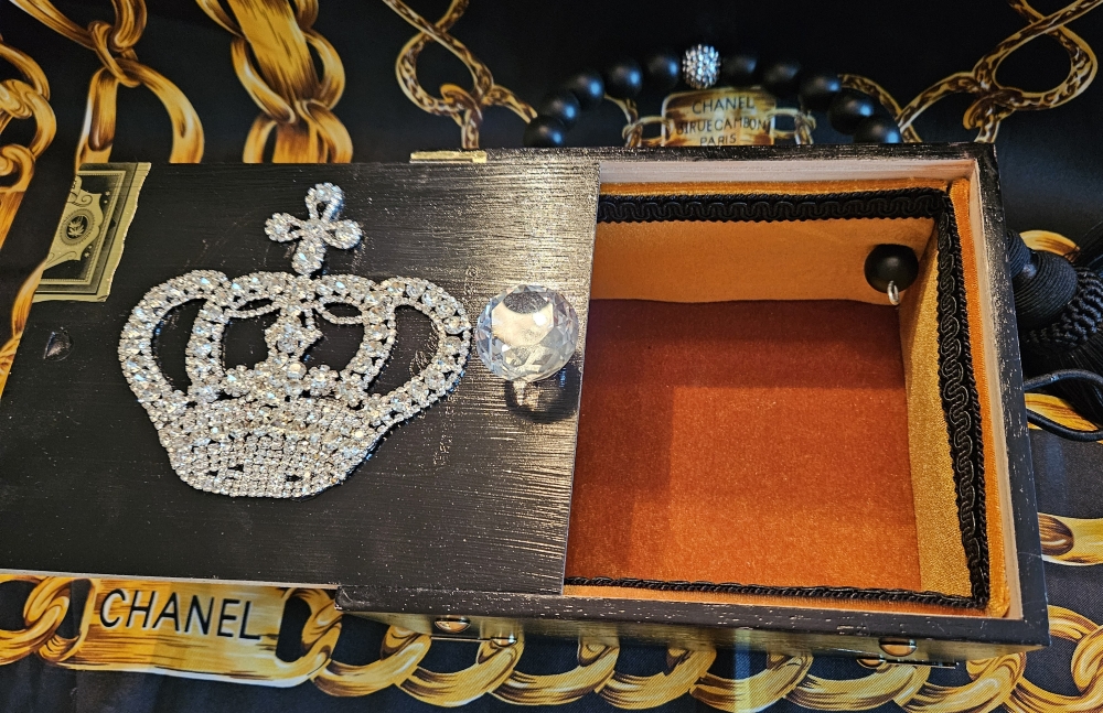 Royal Crown Cigar Box Purse - Image 7