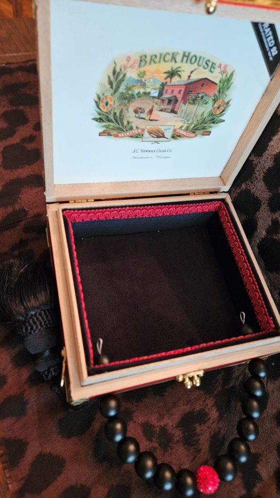Lady Boss Cigar Box Purse - Image 8