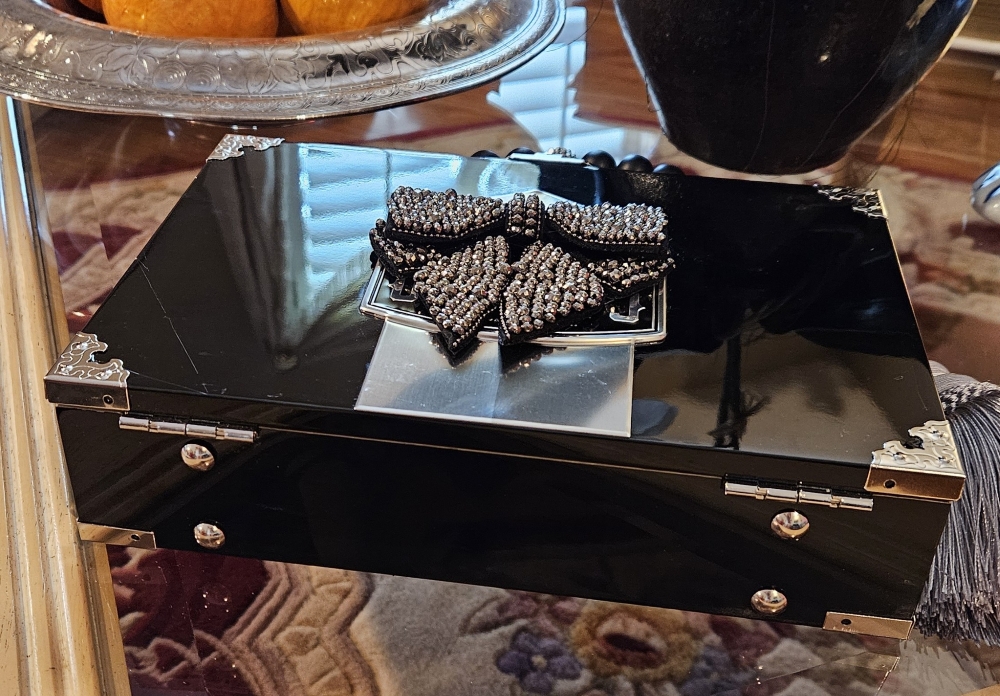 Black Crystal Bow on Black Camacho Cigar Box Purse - Image 6