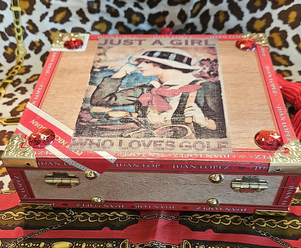 Golfer Girl Cigar Box Purse - Image 6